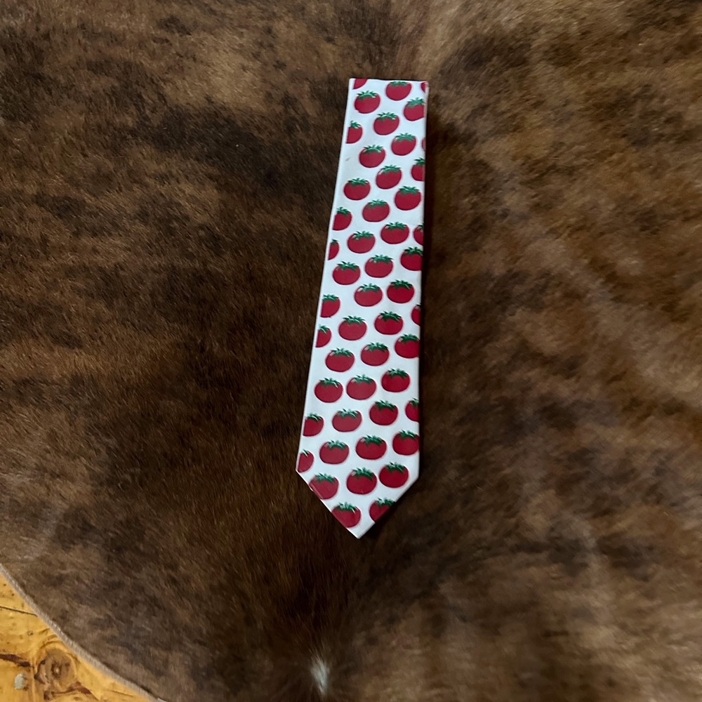Whimsical tomato tie